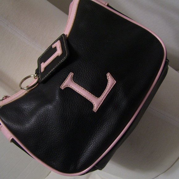 🏵️🏵️ 2/$15 🏵️🏵️ Fashion Handbag Vegan Initial "L"  Black and Pink T… - Picture 2 of 4
